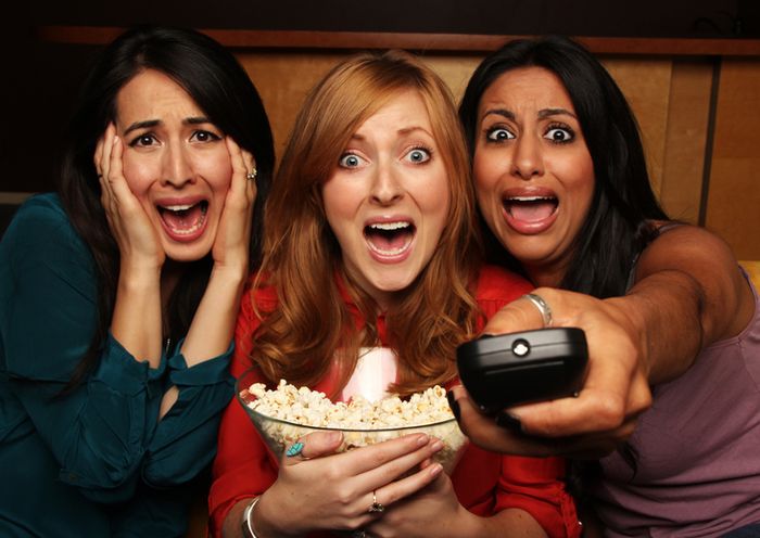 Ini Alasanya Kenapa Orang Yang Gampang Cemas Saat Suka Nonton Film Horor 