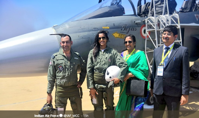 PV Sindhu saat berpartisipasi sebagai co-pilot di Aero India 2019.