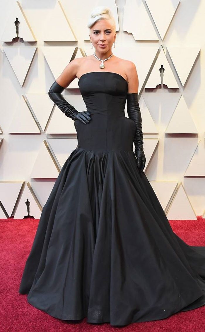 Deretan Selebriti Hollywood dengan Busana Terbaik di Oscar 2019, Siapa Favoritmu? - Lady Gaga