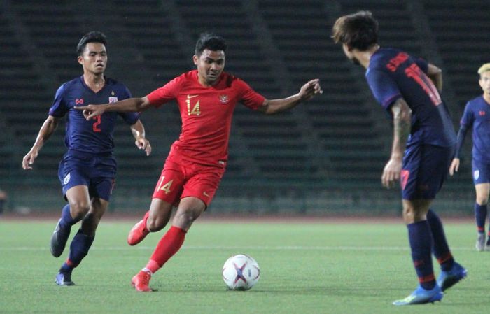 Pemain timnas U-22 Indonesia, Asnawi Mangkualam, beraksi pada laga final Piala AFF U-22 kontra Thailand. Keduanya Akan Kembali Bertemu dalam Ajang Kualifikasi Piala Asia U-23 2019.