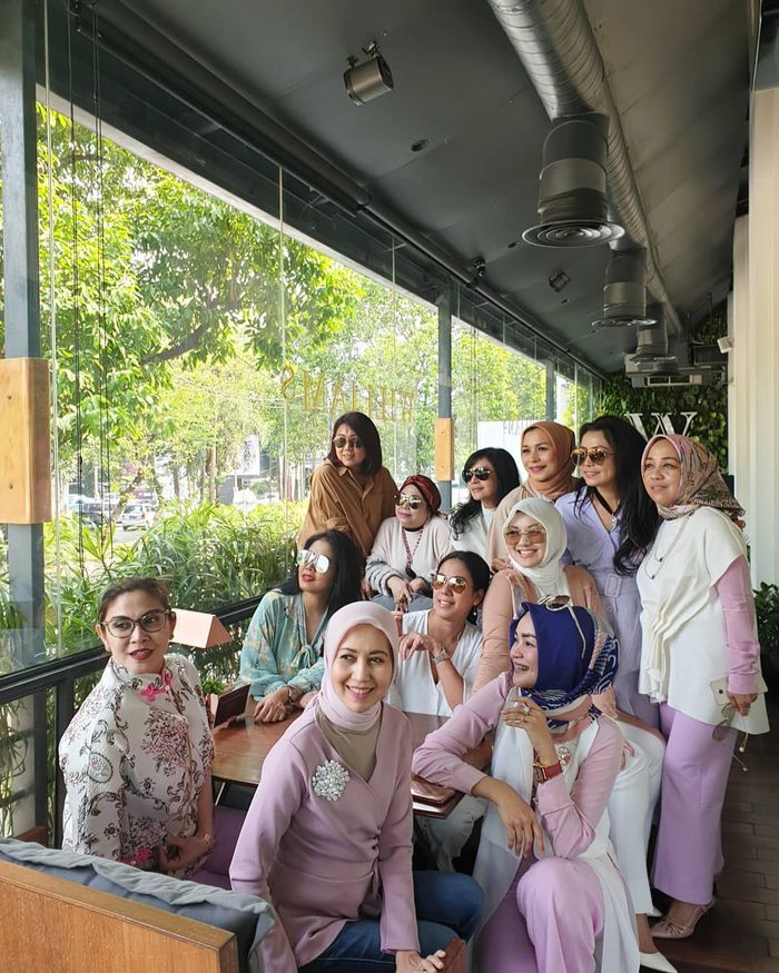 Kebersamaan Mayangsari dengan geng sosialitanya
