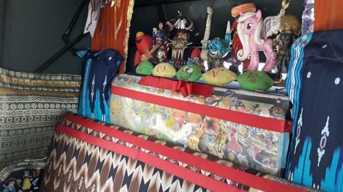 Bajaj biru milik Ahmadi yang dihias