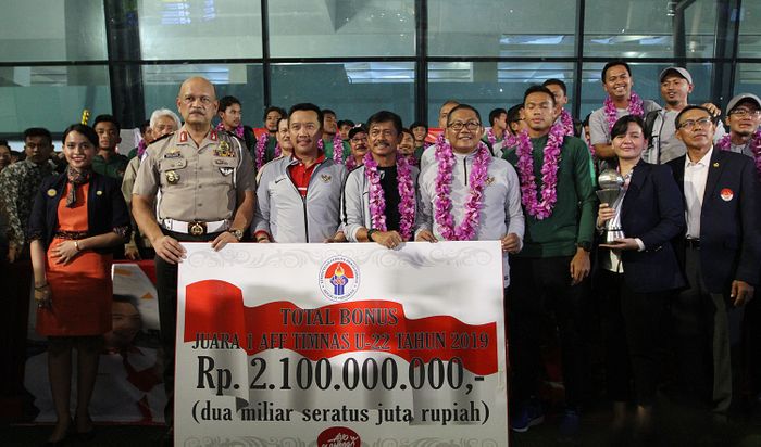 Suasana penyambutan kontingen timnas U-22 Indonesia di Bandara Soekarno-Hatta, 27 Februari 2019, setelah menjuarai Piala AFF U-22 2019