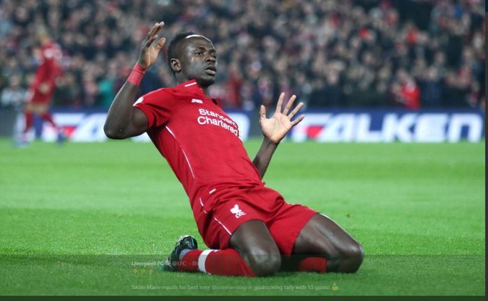 Penyerang Liverpool, Sadio Mane, merayakan gol ke gawang Watford.