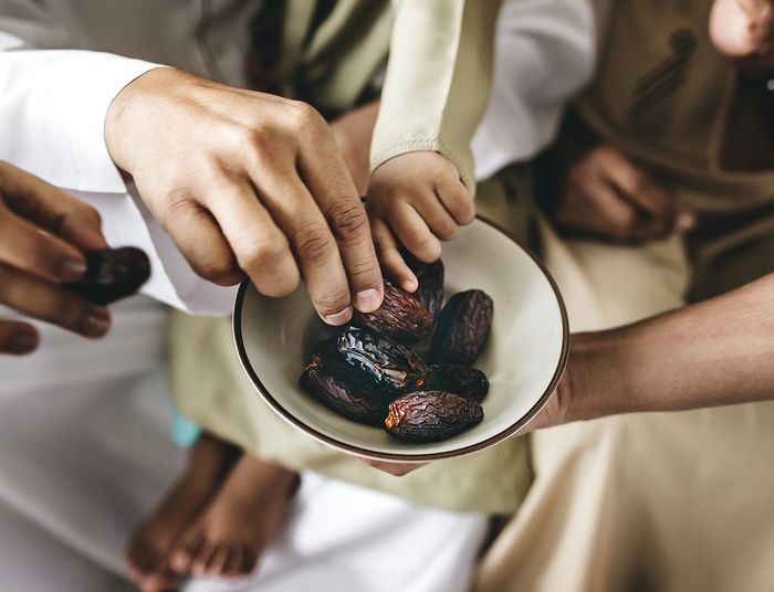 Cukup 3 butir makan buah kurma untuk buka puasa, itu sunnah.