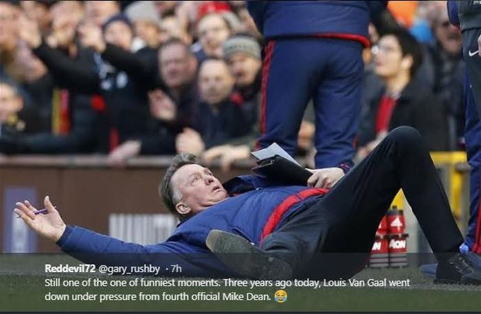 Mantan pelatih Manchester United, Louis van Gaal, dalam laga melawan Arsenal pada 28 Februari 2016.