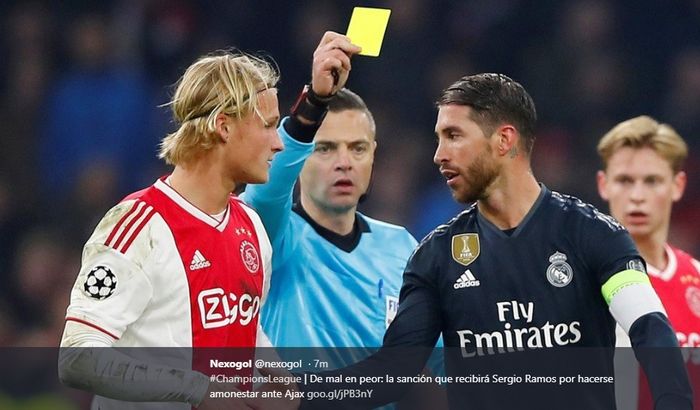 Sergio Ramos dengan sengaja mendapatkan kartu kuning di laga melawan Ajax Amsterdam pada leg pertama 16 besar Liga Champions