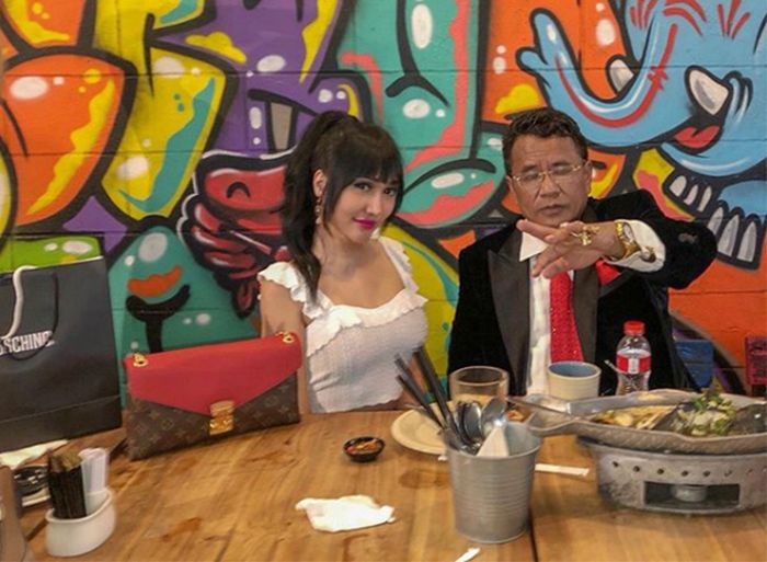 Sambil Makan, Hotman Paris Bongkar 25 Pria yang Jalin Asmara dengan Lucinta Luna! Ada Penyanyi yang Baru Cerai!