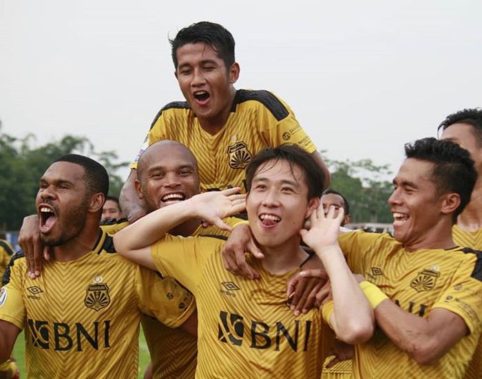 Lee Yu-jun bersama para pemain Bhayangkara FC merayakan gol di Piala Indonesia 2018.