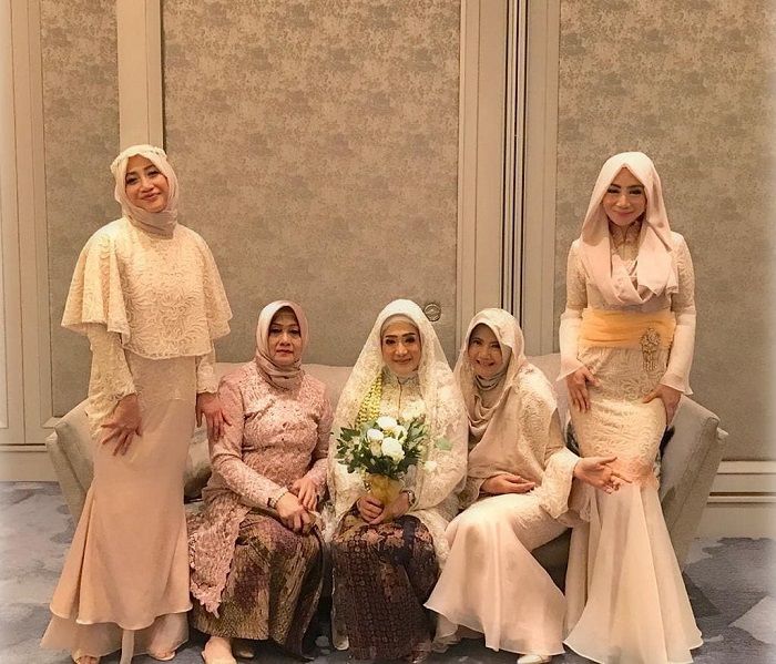 Intip 5 Potret Pernikahan Kakak Maia Estianty, Pinky Evianty, Tangis Haru sang Ayah Pecah Saat Lakukan Prosesi Sungkeman