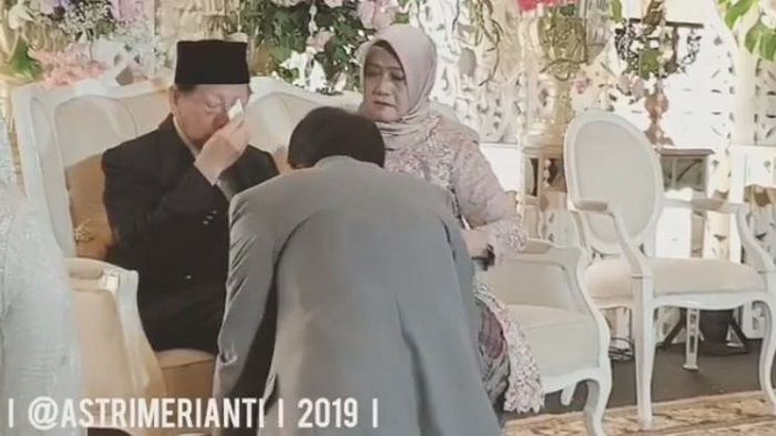 Intip 5 Potret Pernikahan Kakak Maia Estianty, Pinky Evianty, Tangis Haru sang Ayah Pecah Saat Lakukan Prosesi Sungkeman