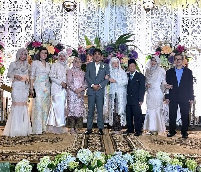 Intip 5 Potret Pernikahan Kakak Maia Estianty, Pinky Evianty, Tangis Haru sang Ayah Pecah Saat Lakukan Prosesi Sungkeman