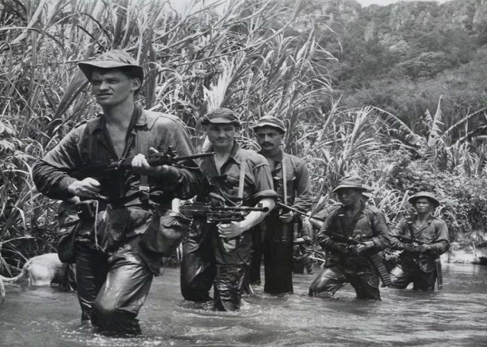 Serdadu Inggris di Malaya, mereka anggap remeh militer Indonesia padahal pernah hampir mati di Surabaya 1945.