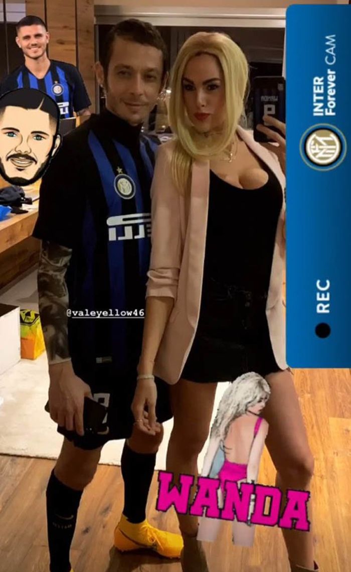 Valentino Rossi dan kekasihnya bergaya seperti Mauro Icardi dan Wanda Nara