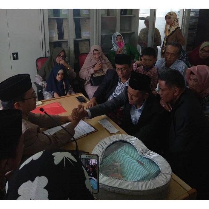 Bertemu Jodoh di Usia Senja, Pasangan Kakek Mutamir dan Nenek Nurhayati Akhirnya Menikah Setelah 63 Tahun Menjomblo