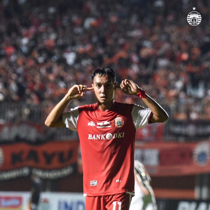 Selebrasi Novri Setiawan setelah mencetak dua gol ke gawang Borneo FC pada partai Piala Presiden 2019.