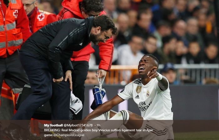 Vinicius Jr mengalami cedera pada kaki kanannya di babak pertama saat Real Madrid ditumbangkan Ajax Amsterdam di Stadion Bernabeu
