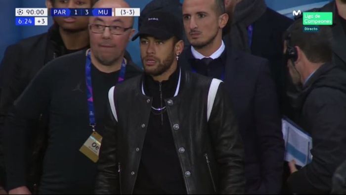 Neymar tampak tak percaya saat timnya Paris Saint-Germain harus dipecundangi 1-3 oleh Manchester United pada leg kedua babak 16 besar Liga Champions, Kamis (7/3/2019), di Stadion Parc de Princes, Paris.