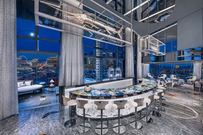 Bar juga tersedia di suite room.