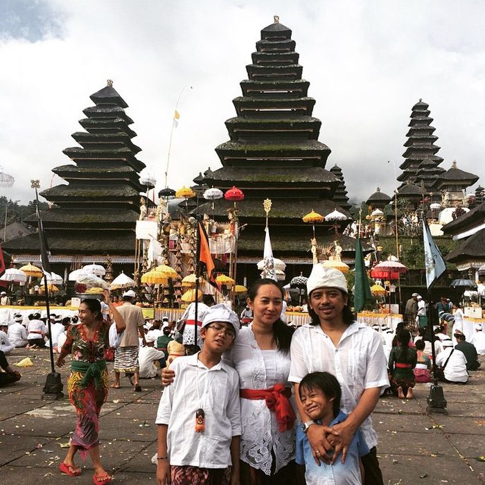 Dewa Budjana dan keluarga