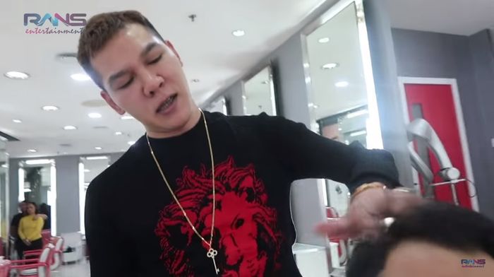 Mas Budi pemilik salon langganan Raffi Ahmad yang menghabiskan Rp 1,3 juta