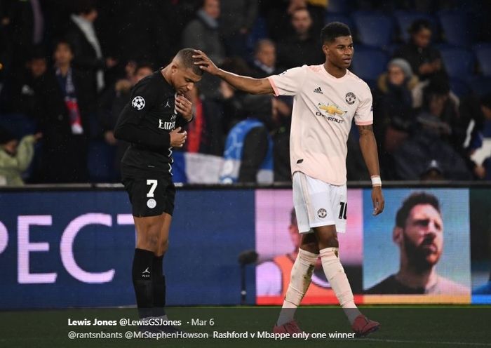 Marcus Rashford coba menghibur penyerang muda Paris Saint-Germain, Kylian Mbappe usai timnya kalah oleh Manchester United