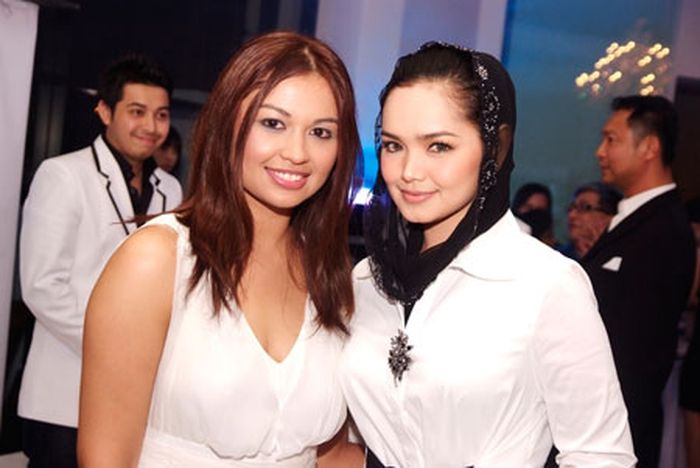 Emilia Hanafi dan Siti Nurhaliza