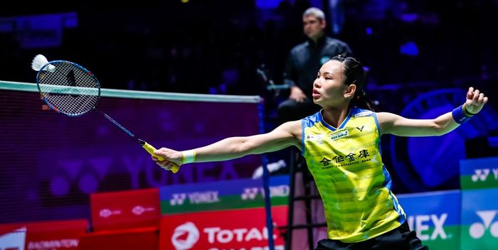 Pebulu tangkis tunggal putri Taiwan, Tai Tzu Ying, tampil pada perempat final All England Open 2019 di Arena Birmingham, Inggris, Jumat (8/3/2019).