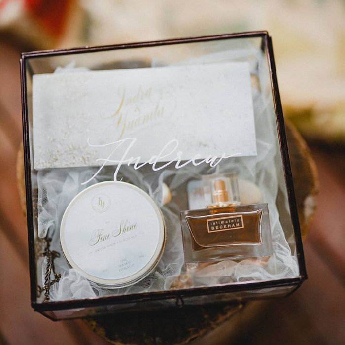 Souvenir pernikahan Yuanita Christiani dan Indra Wiguna Tjipto :bestman box