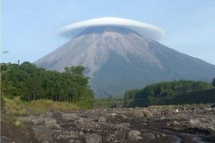 62 Koleksi Foto Penampakan Gunung Lawu HD Terbaik