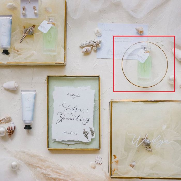 Souvenir pernikahan Yuanita Christiani dan Indra Wiguna Tjipto : bridesmaid box