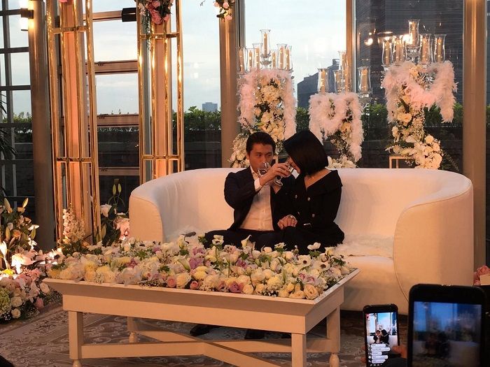 Syahrini dan Reino Barack saat jumpa pers di Grand Hyatt, Jakarta Pusat, Minggu (10/3/2019).