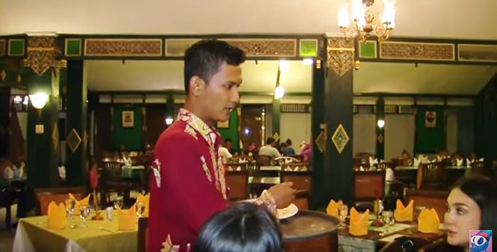 Dicap <a href='https://pontianak.tribunnews.com/tag/reino-barack' title='Reino Barack'>Reino Barack</a> Arogan Pada Pelayan, Video Ini Jadi Bukti Sifat Asli <a href='https://pontianak.tribunnews.com/tag/luna-maya' title='Luna Maya'>Luna Maya</a> Saat Di Restoran