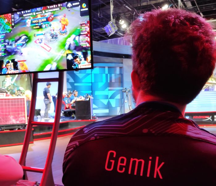The coach of the Evos eSports team, Gemik, watches his students' match