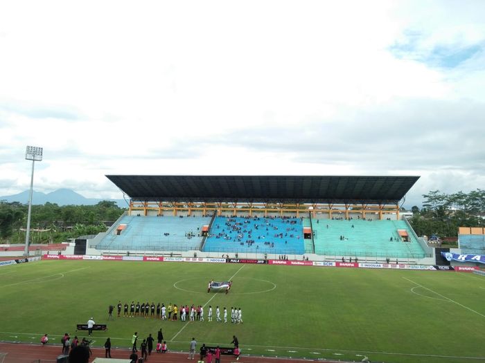 Suasana pertandingan PSM Makassar melawan Persipura Jayapura pada Grup C Piala Presiden 2019 di Stadion Moch Soebroto, Magelang, Minggu (10/3/2019).
