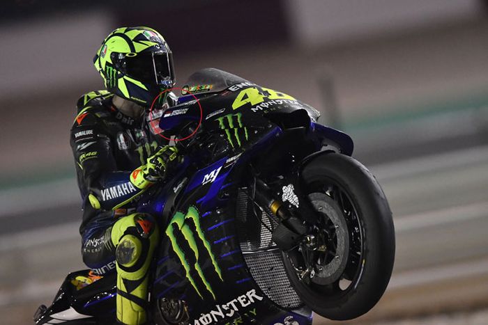Ada slogan Semakin Di Depan di motor M1 Valentino Rossi di MotoGP Qatar 2019