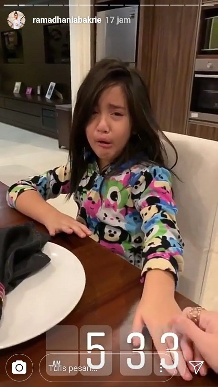 Ditinggal <a href='https://jakarta.tribunnews.com/tag/nia-ramadhani' title='Nia Ramadhani'>Nia Ramadhani</a> ke Jepang Seminggu, Mikhayla Sedih Sampai Menangis Sesenggukan