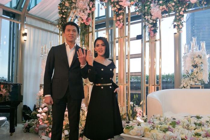 Syahrini dan Reino Barack pamerkan cincin pernikahan