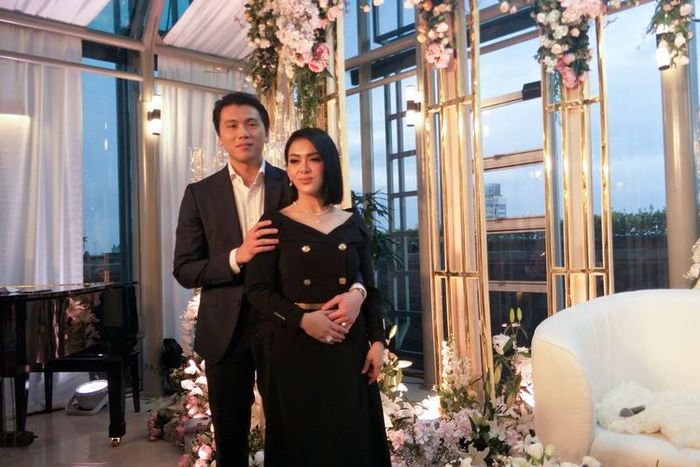 Reino Barack dan Syahrini gelar jumpa pers terkait pernikahannya.