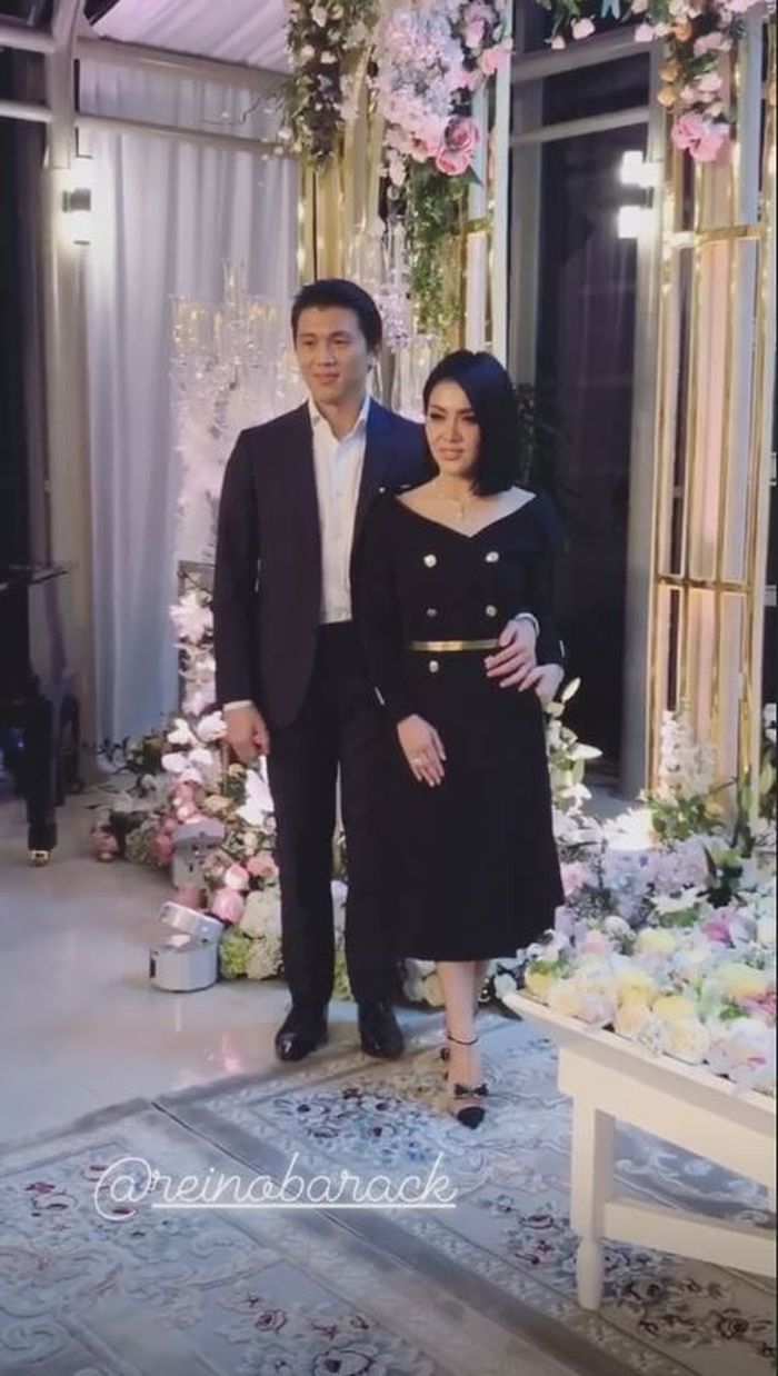 Umumkan Pernikahan dengan Reino Barack, Intip Harga Sepatu Syahrini Saat Jumpa Pers