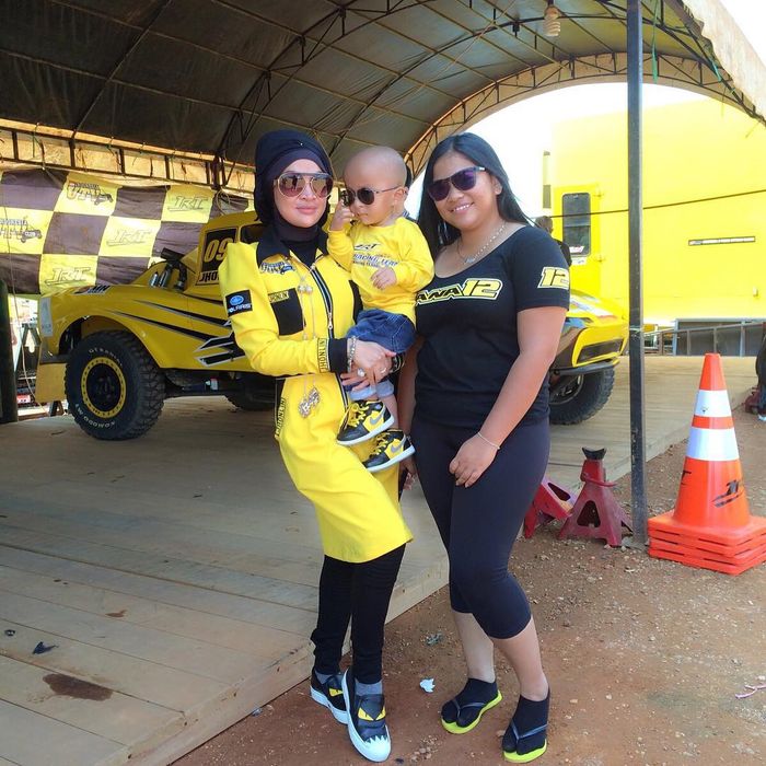 Tak Kalah Cantik dari Syahrini, Ini Sosok Istri Haji Isam yang Jarang