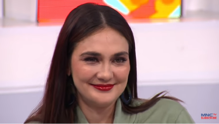 Luna Maya kembali tebarkan senyumnya.