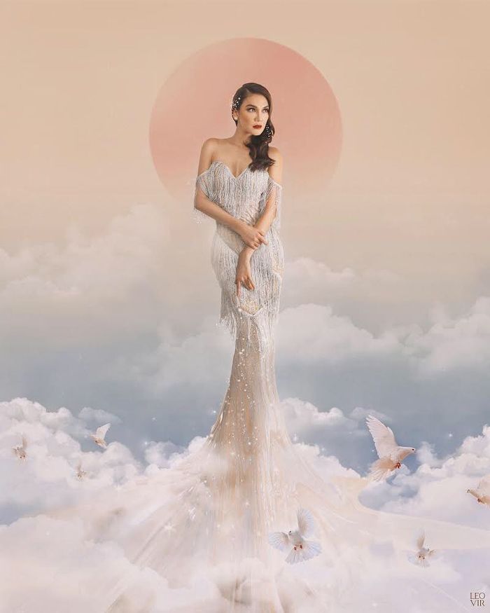 Penampilan seksi dan elegan Luna Maya saat kenakan busana nuansa warna putih