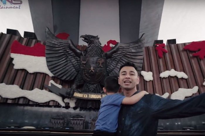 Raffi Ahmad dan Nagita Slavina berkunjung ke Gedung DPR RI (YouTube/Rans Entertainment)