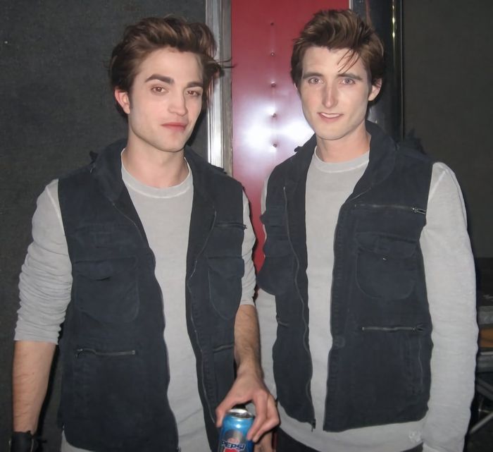 Robert Pattinson dan Paul Darnell 