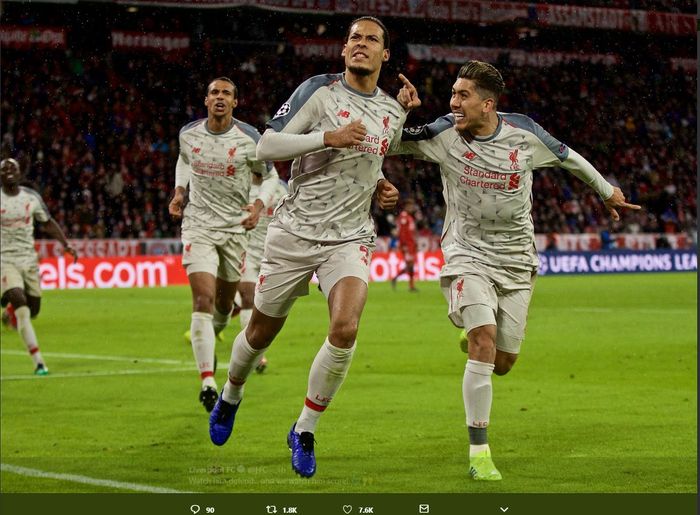 Virgil van Dijk mencetak gol Liverpool ke gawang Bayern Muenchen dalam partai Liga Champions, 13 Maret 2019.