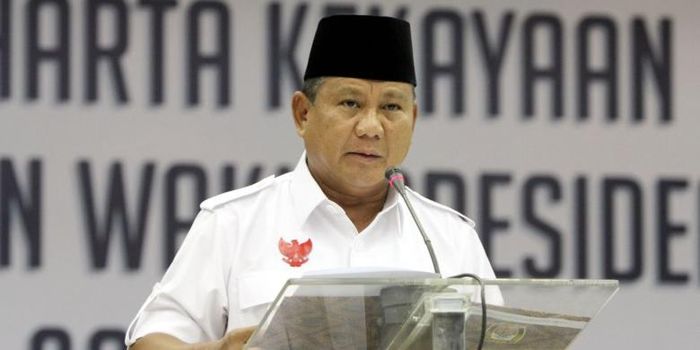 Sosok Prabowo 'KW' di VIP Lancang Kuning berhasil gaet perhatian wartawan dan emak - emak