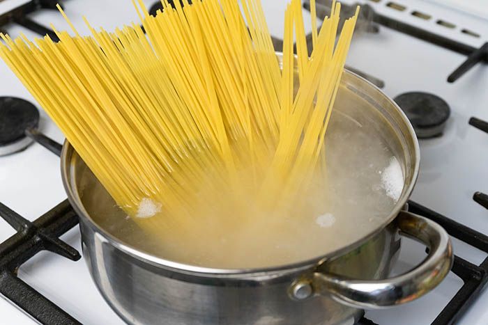 Pasta sebaiknya jangan dimakan bersama keju