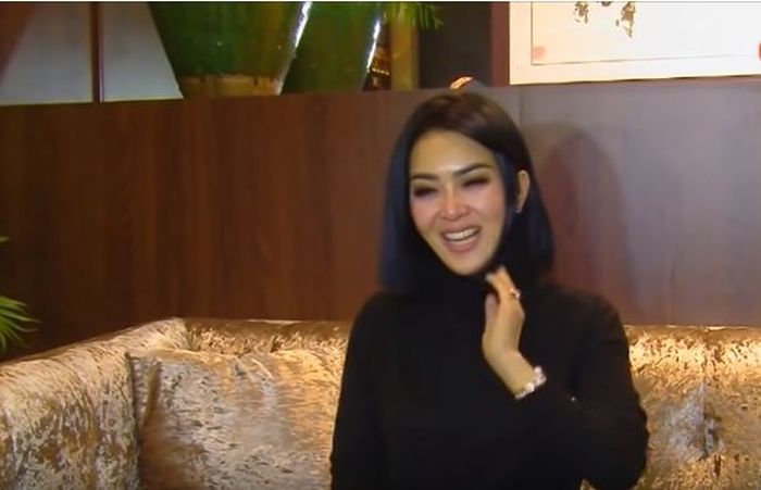 Syahrini berbagi cerita tentang kehidupannya usai menyandang status sebagai istri Reino Barack