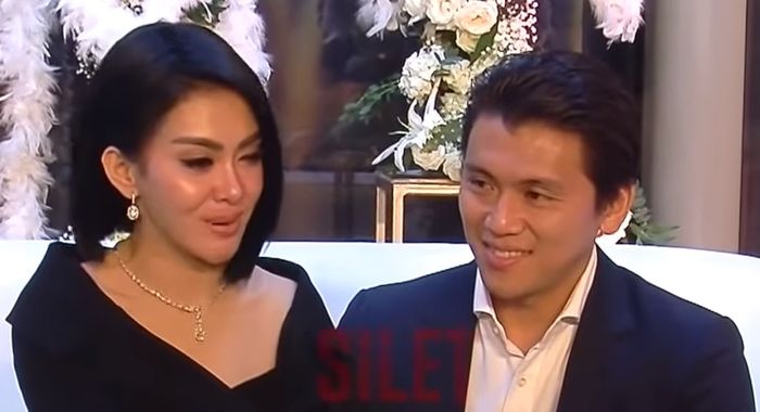 Item fashion menjadi salah satu hadiah mewah yang dipersembahkan Reino Barack untuk Syahrini.